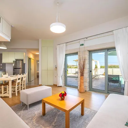 Magnificent Crete Isla Bonita Private Furnished Terrace Grand Heated Pool Bbq 2 Bedroom Mylopotamos Villa